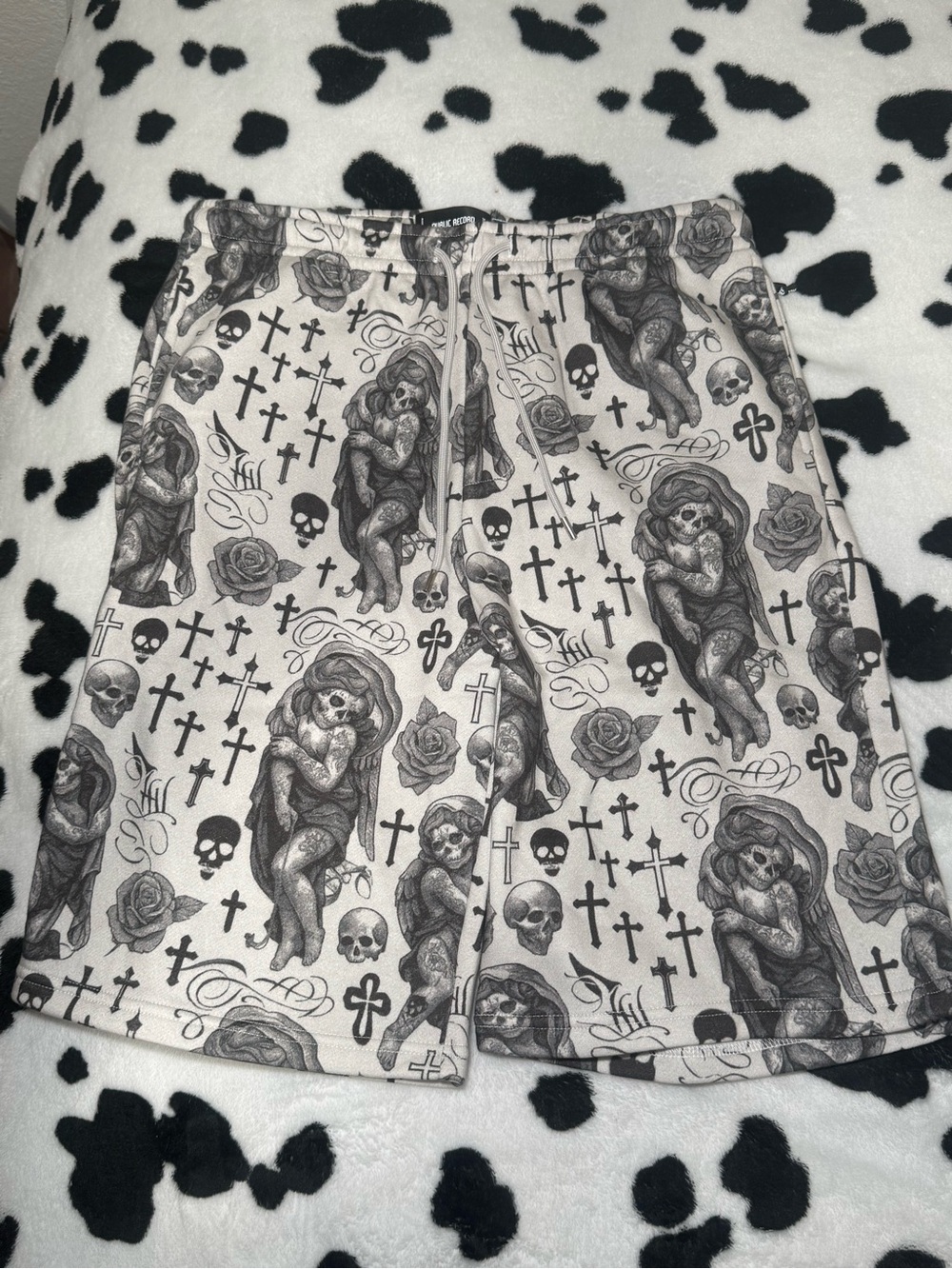 Men's Black & White Gothic Skull & Cross Print Athletic Shorts